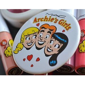 🔃MAC Archie's Girls Betty & Veronica Collectible Pin